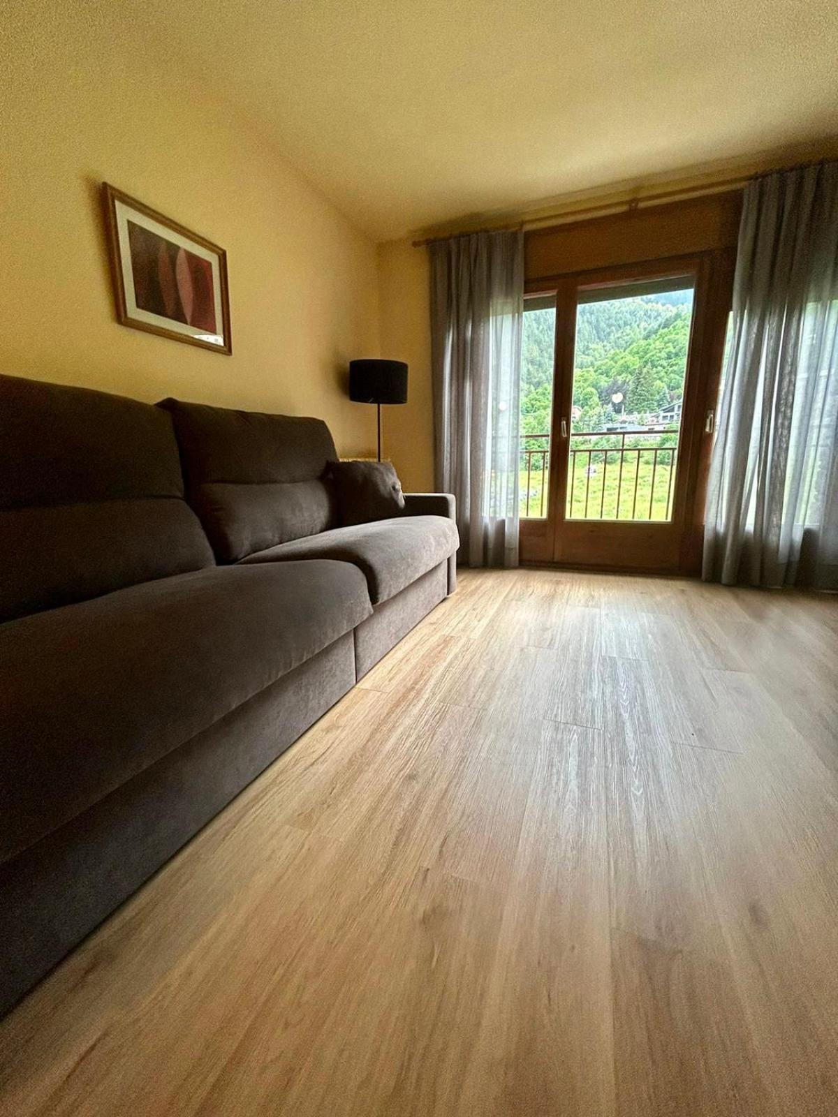 Apartamentos Turisticos Poblado Arinsal Kültér fotó