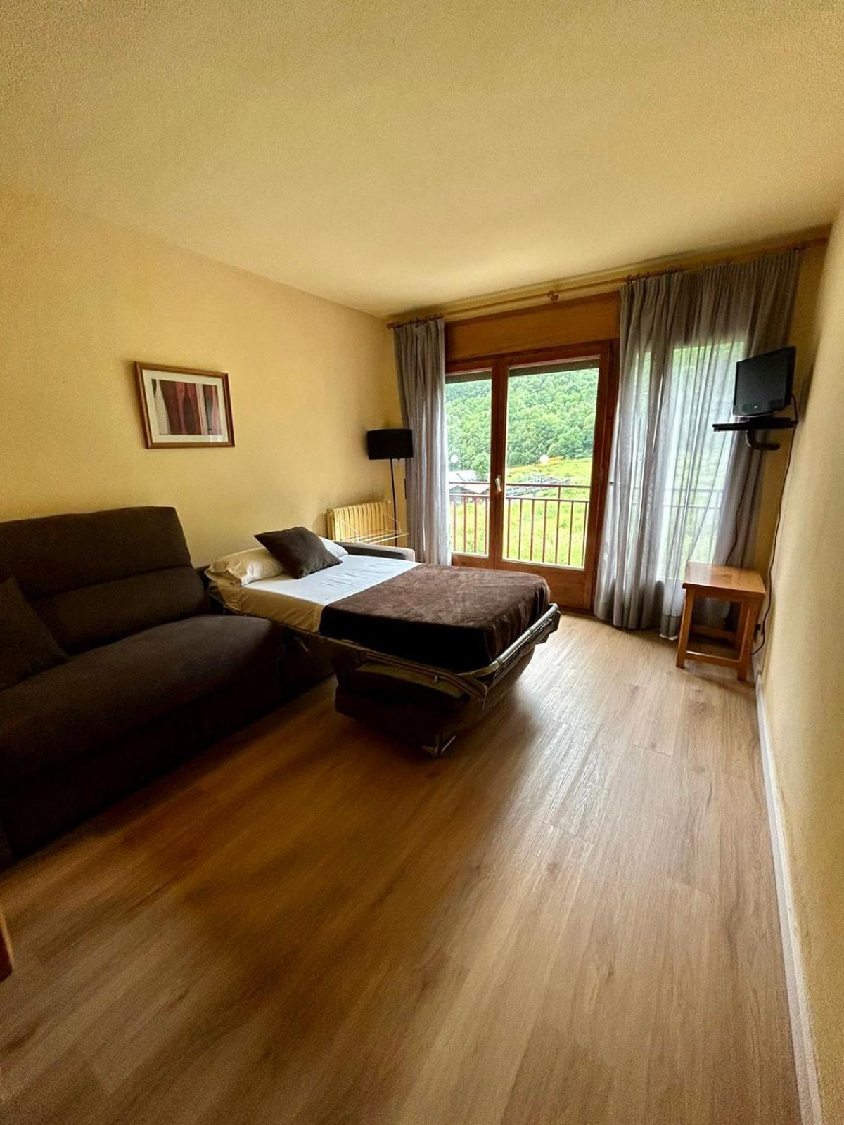 Apartamentos Turisticos Poblado Arinsal Kültér fotó
