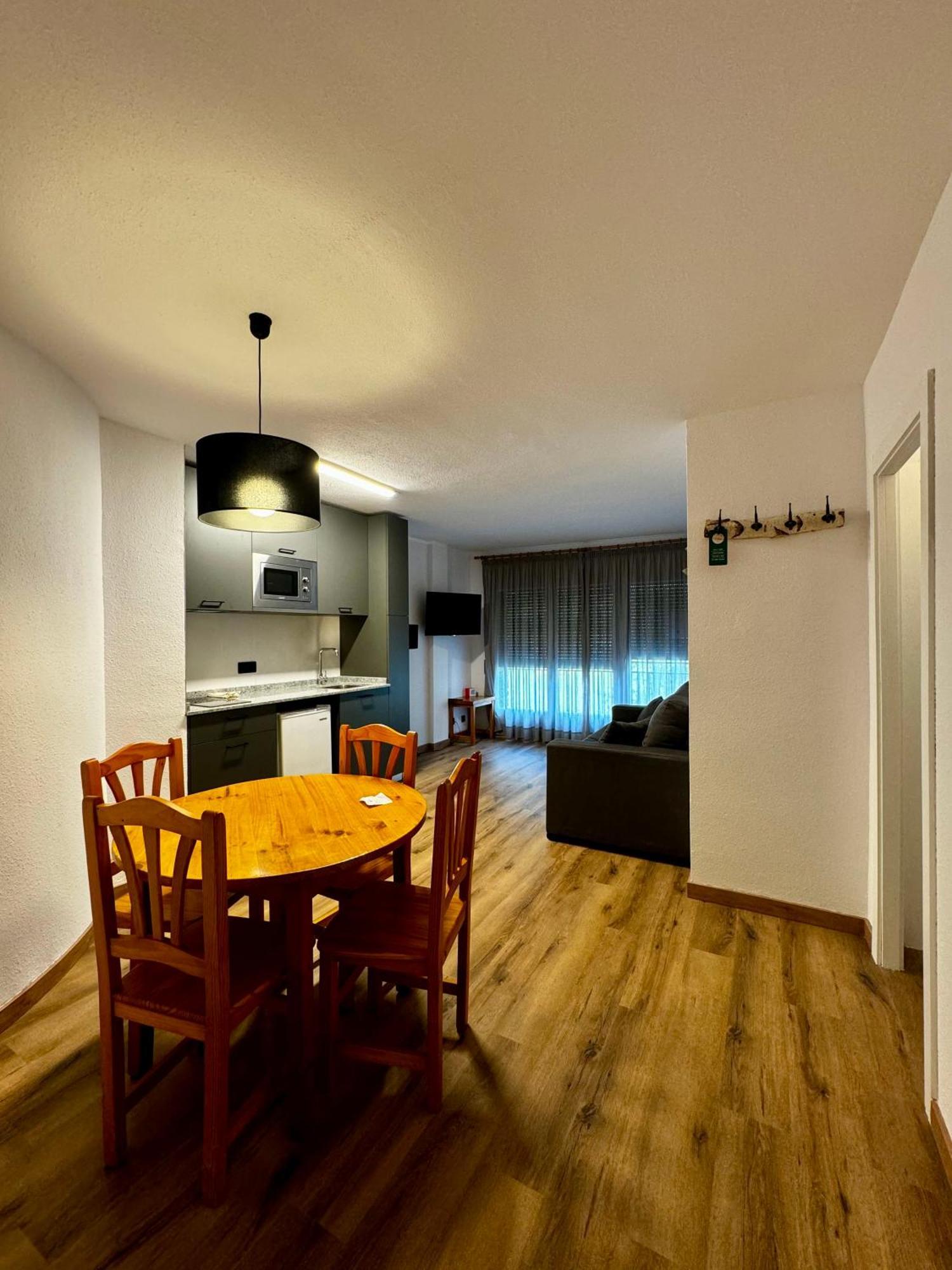 Apartamentos Turisticos Poblado Arinsal Kültér fotó