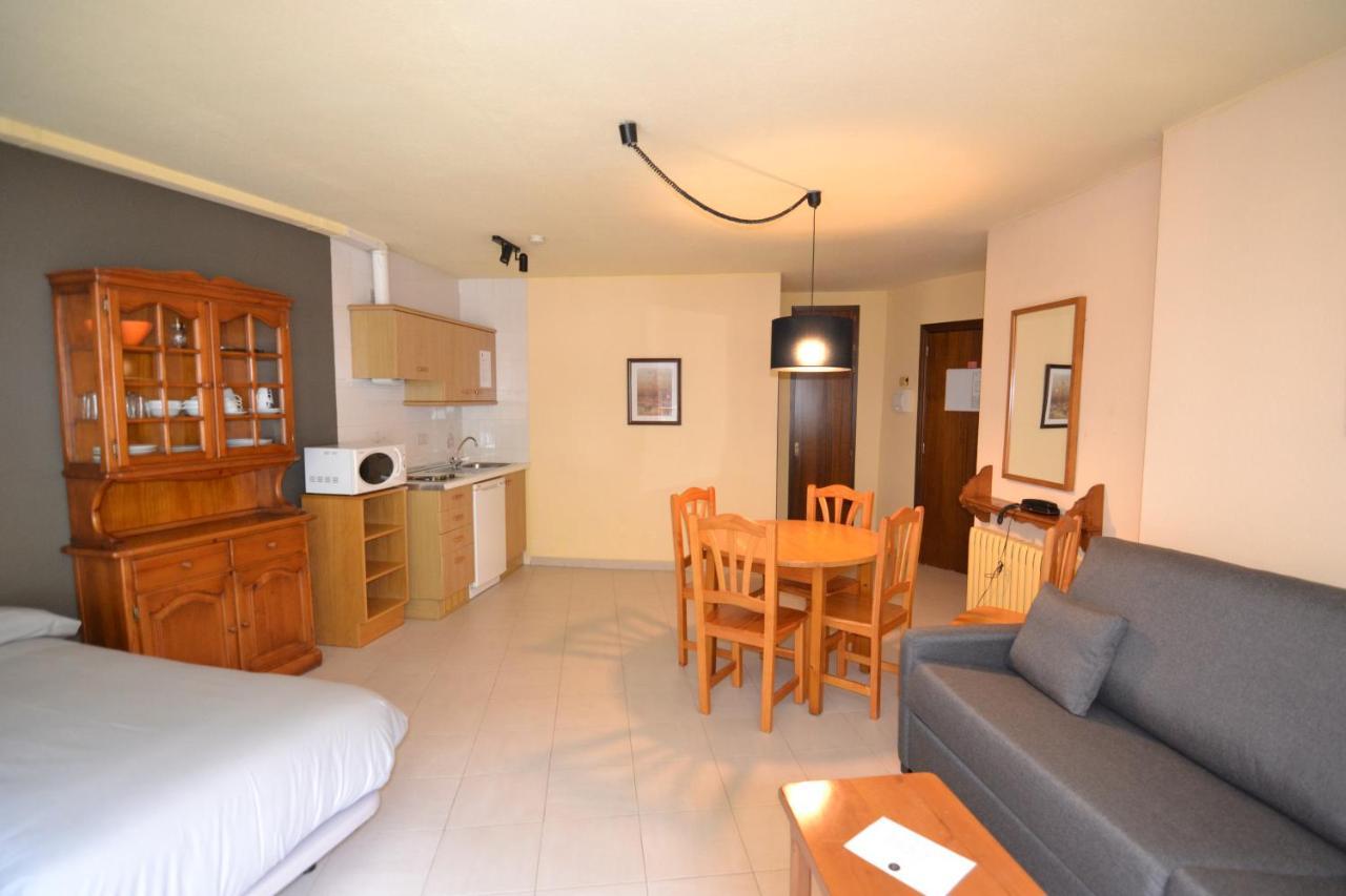Apartamentos Turisticos Poblado Arinsal Kültér fotó
